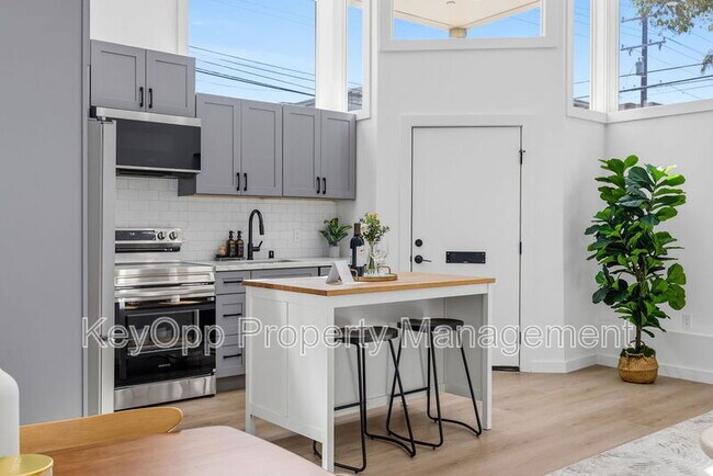 Building Photo - 2730 23rd St