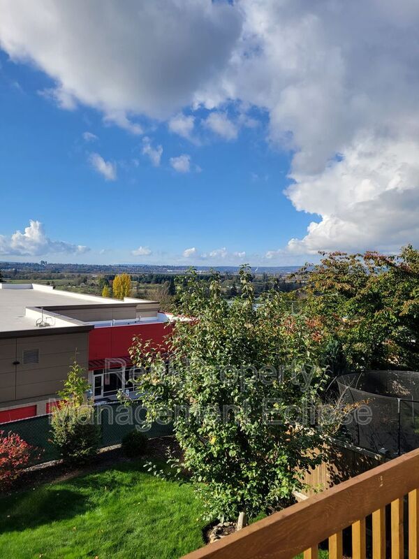 Building Photo - 1108 73rd Dr SE