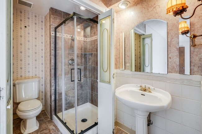 Building Photo - Beautiful 3 bed, 2 bath rental home in Milwaukie!