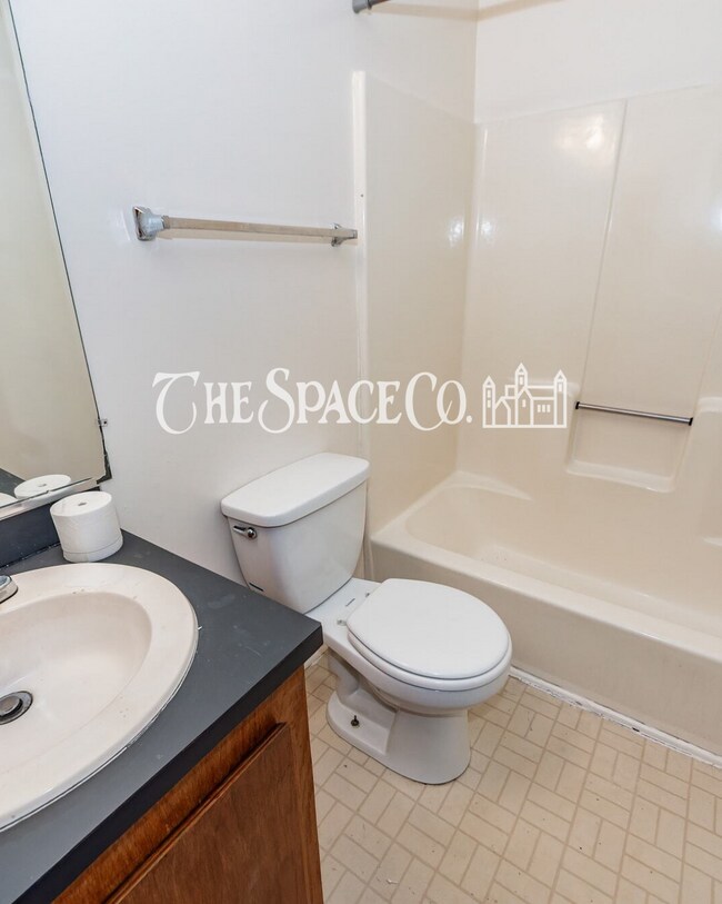 Building Photo - 2020 Coldspring Dr