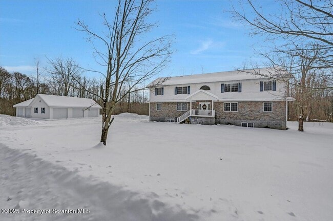 Building Photo - 28 Robin Ln