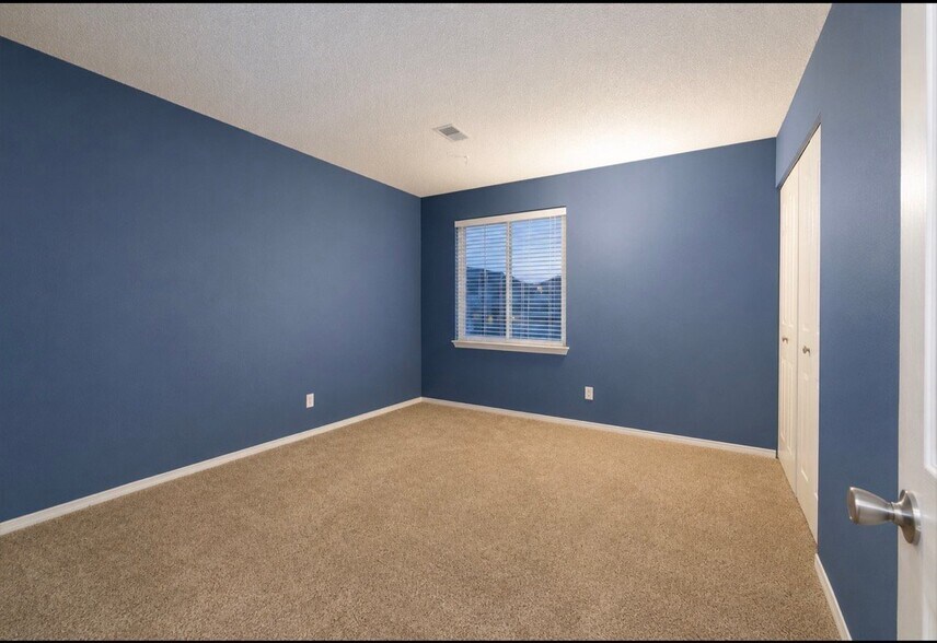 Building Photo - 8747 W Cornell Ave