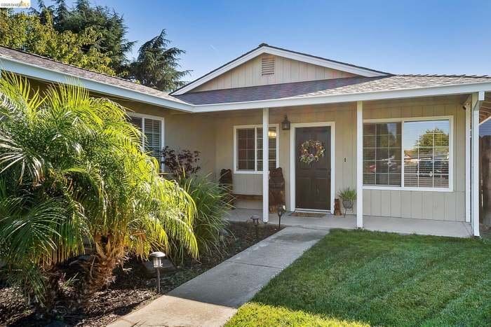 Building Photo - 4855 Edgewood Ct