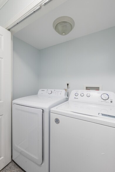 Laundry - 112 Saint Charles Pl