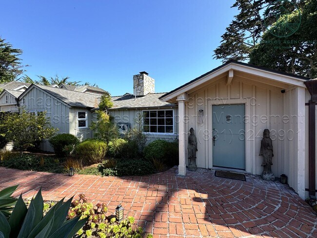 Building Photo - 3 Bed / 2 Bath Charming Carmel Point Home