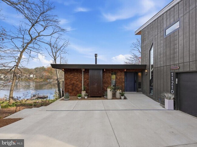 Building Photo - 11216 S Shore Rd