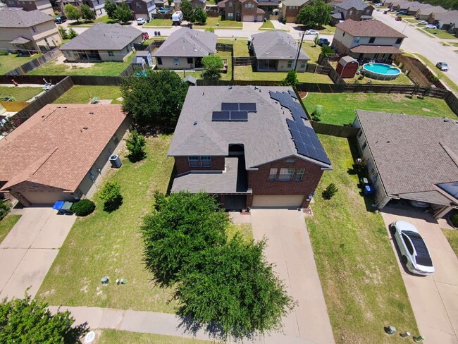 Building Photo - "Spacious 5-Bedroom Oasis with Pool on Gri...
