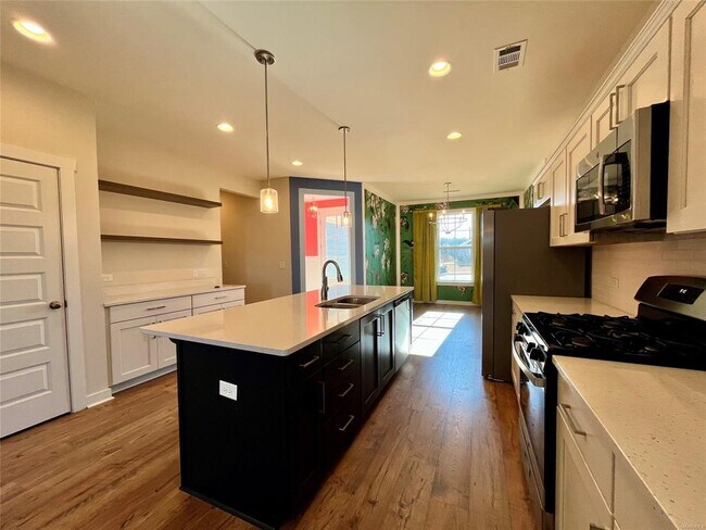 Building Photo - 876 Hedgefield Way