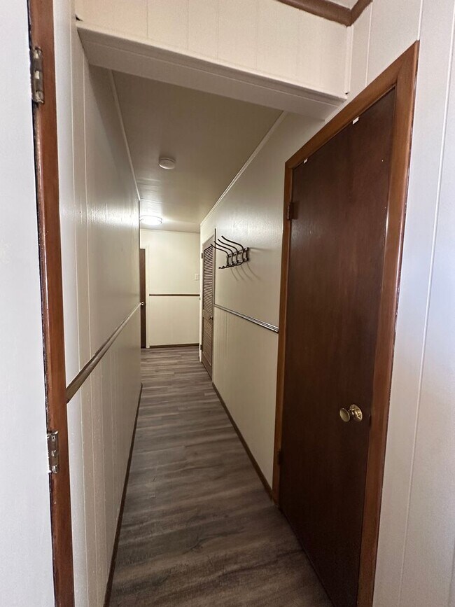 Building Photo - Beautiful Home on Mesa Circle!