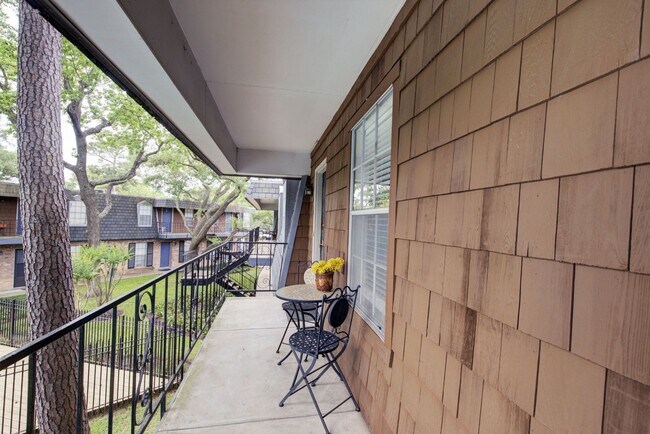 Building Photo - 9005 Gaylord Dr