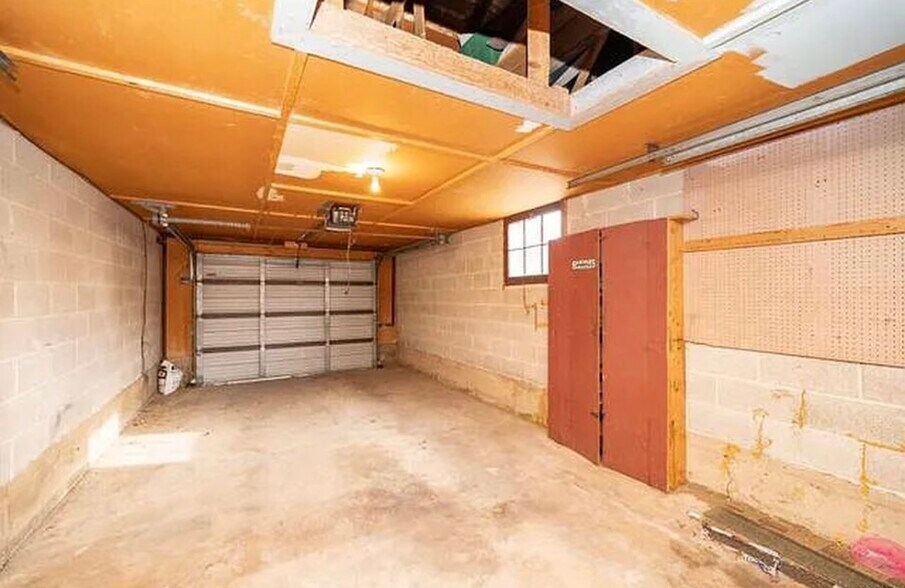 Building Photo - 1025 Tyler Ave