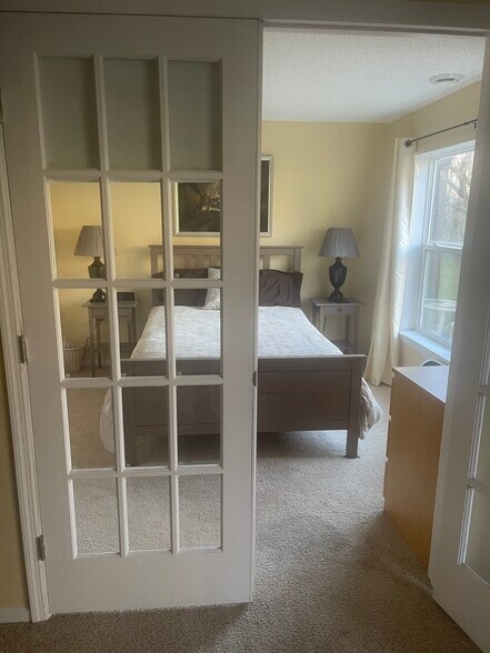 Building Photo - 3904 Everest Ln N