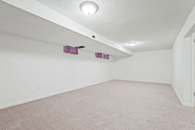 Building Photo - 13406 E 10th Ave