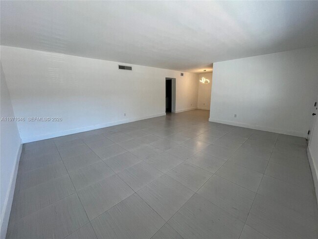 Building Photo - 11855 NE 19th Dr