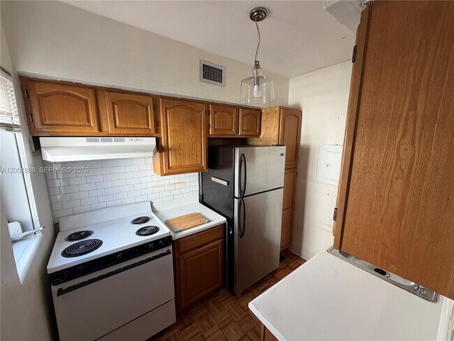 Building Photo - 42 Almeria Ave