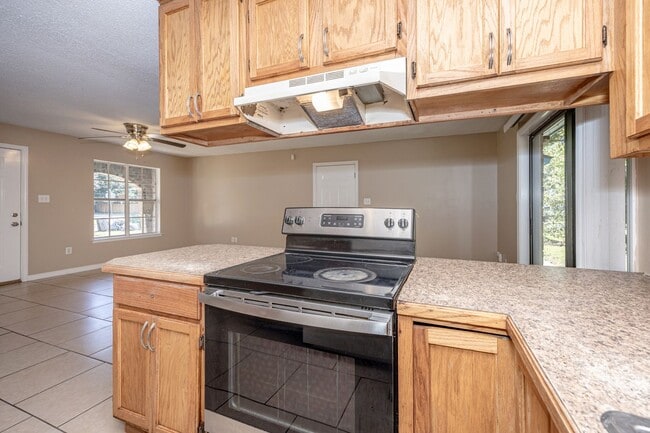 Building Photo - 3 Bedroom 1.5 Bath Home in Gautier!