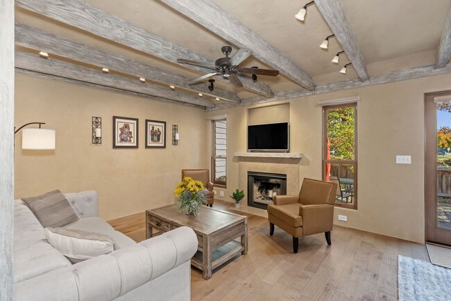 Building Photo - Gorgeous Furnished 2-Bed, 2-Bath Townhouse...
