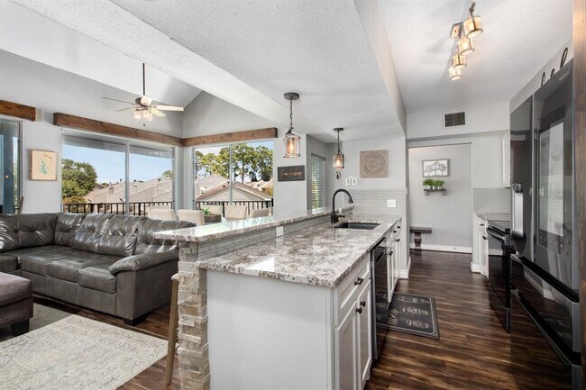 Building Photo - 12500 Melville Dr