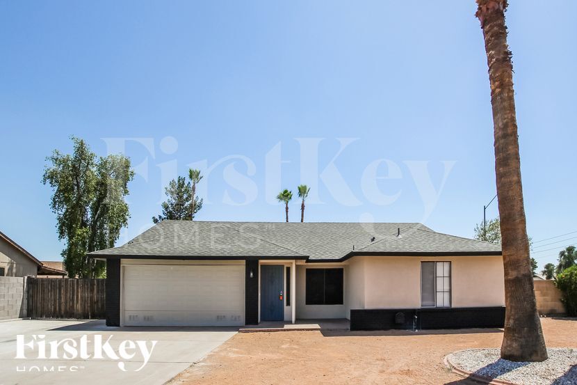 Building Photo - 4237 W Grovers Ave