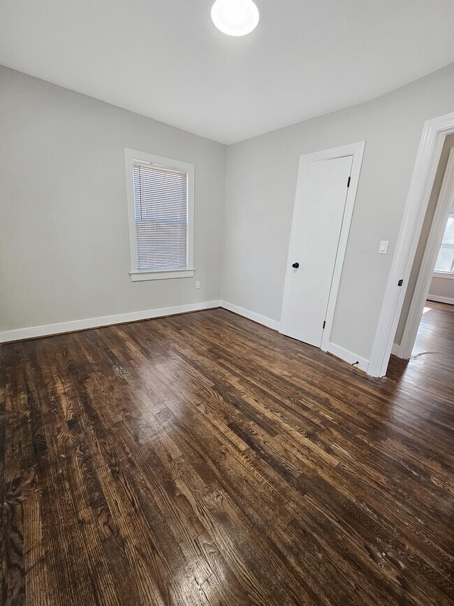 Building Photo - 39 Baxter St