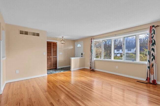 Building Photo - 127 Two Rod Hwy