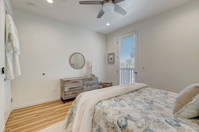 Building Photo - Available Modern Long Term Unfurnished hom...