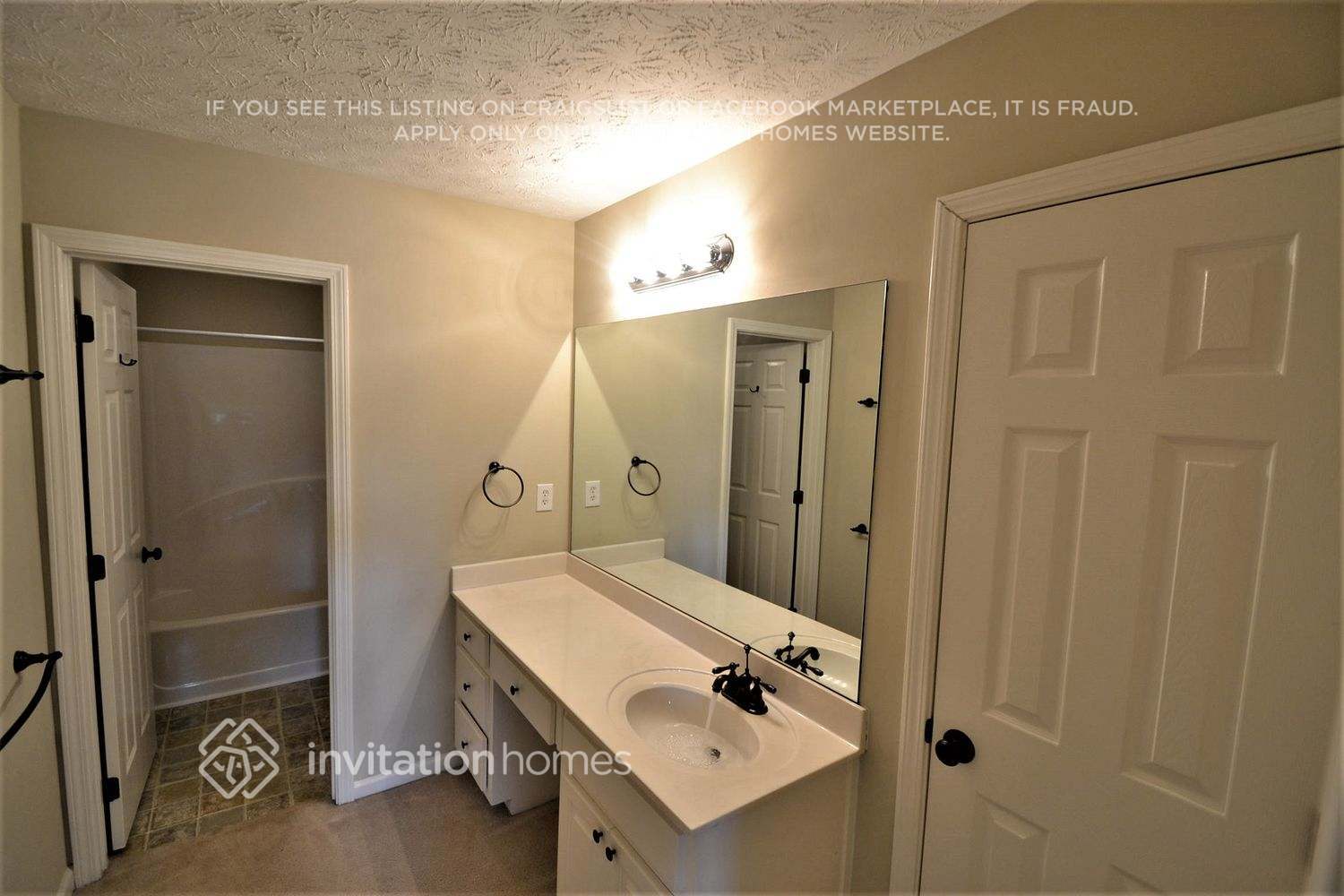 Building Photo - 1038 Fountain Lakes Ct