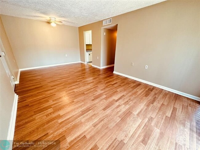 Building Photo - 1162 Lake Terry Dr
