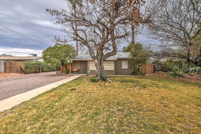 Building Photo - Vintage Ranch Home