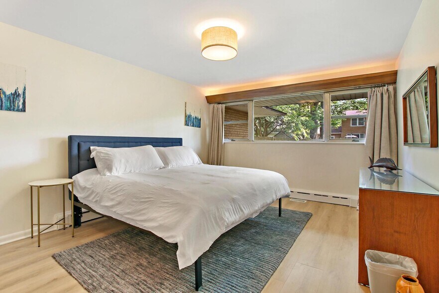 Building Photo - 435 Lynn Terrace