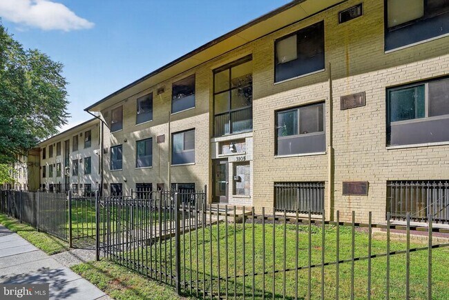 Building Photo - 3105 Naylor Rd SE