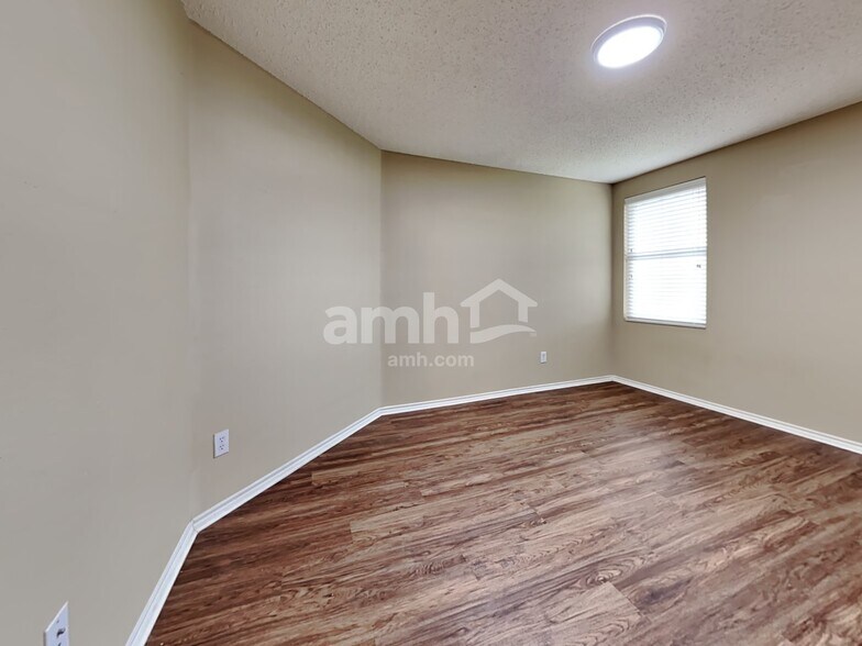 Building Photo - 1404 Sunflower Court
