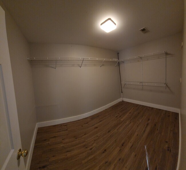 Building Photo - 5930 S New Hope Rd