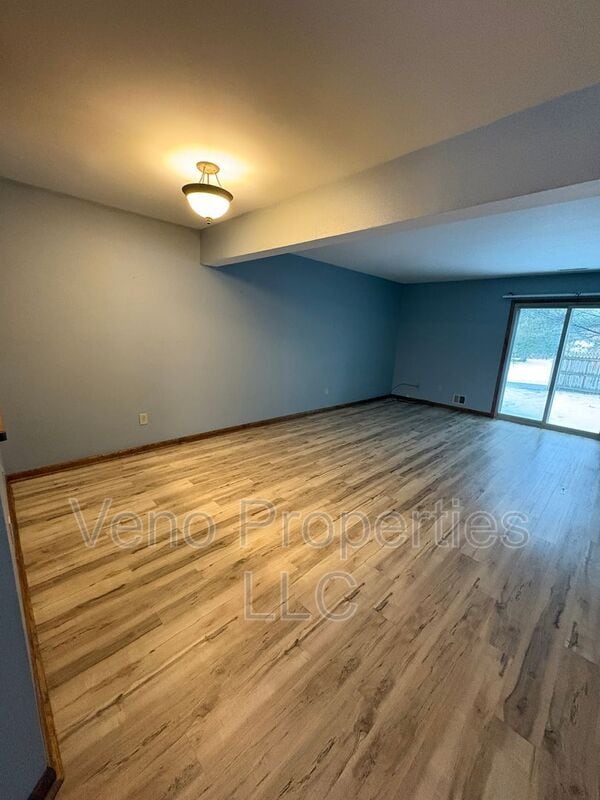 Building Photo - 8 Redcoat Ct