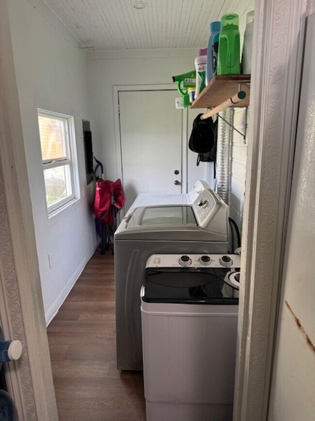 Building Photo - 805 S 5th Ave