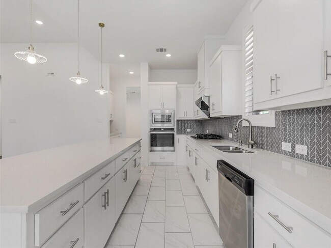 Building Photo - 8308 Pine Valley Dr