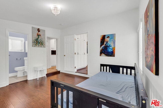 Building Photo - 1906 Veteran Ave