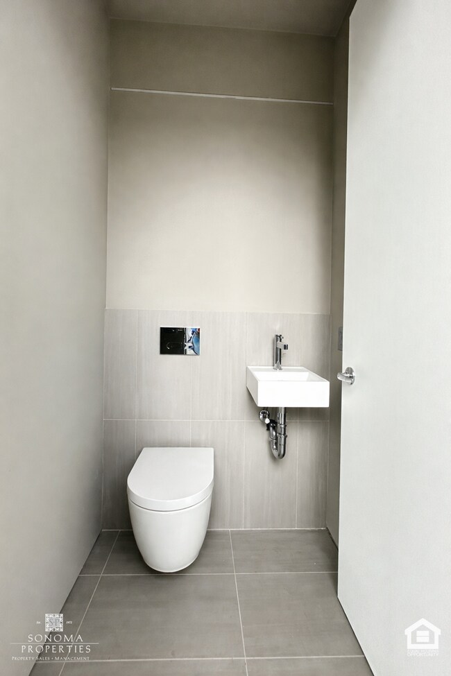 Building Photo - 1207-1209 Broadway