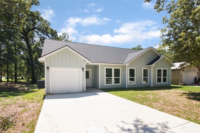 Building Photo - 336 Autumn Ln
