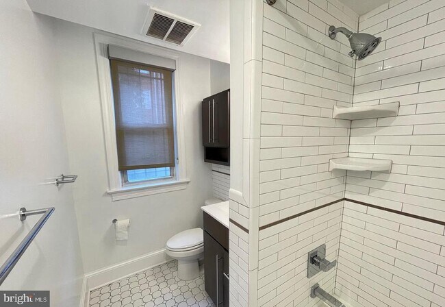 Building Photo - 18 9th St NE