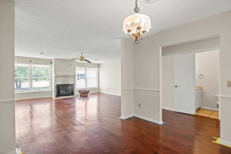 Building Photo - 488 Greenview Dr