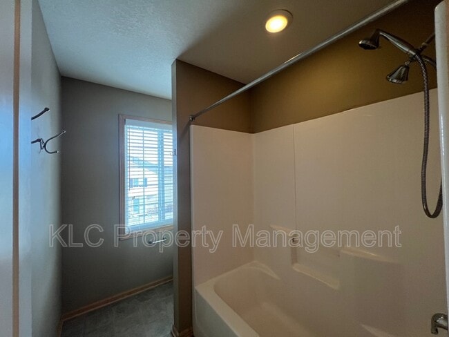 Building Photo - 662 86th St