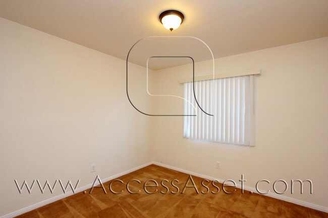 Building Photo - Beautiful Single-Story Home With 3 Bed/2 Bath