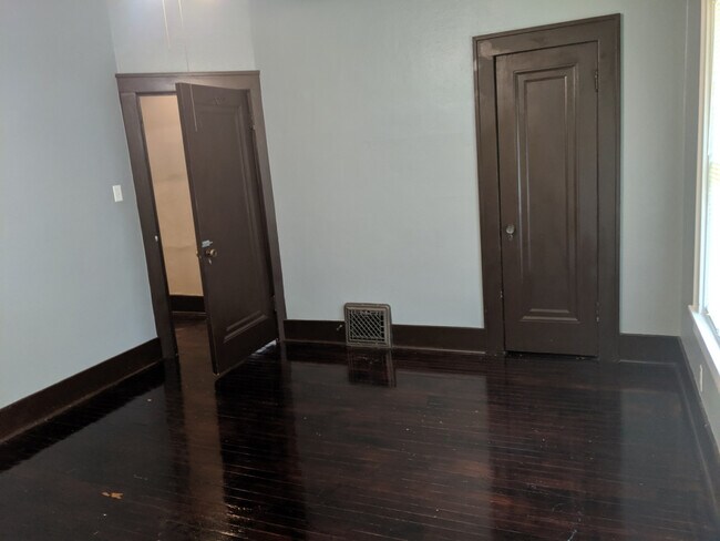 Building Photo - 1612 S Olive