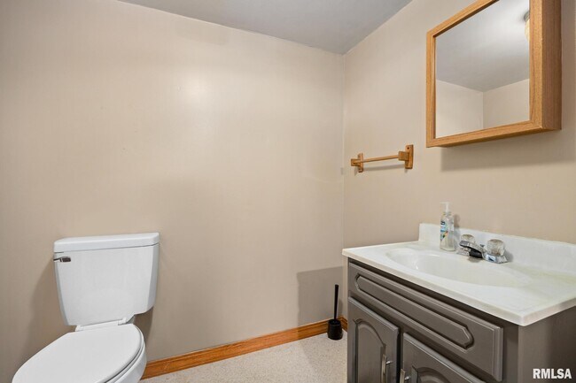 Building Photo - 107 Chestnut Dr