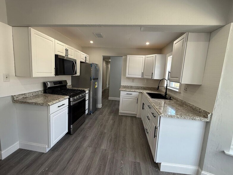 Building Photo - 130 Cascade Ave SE