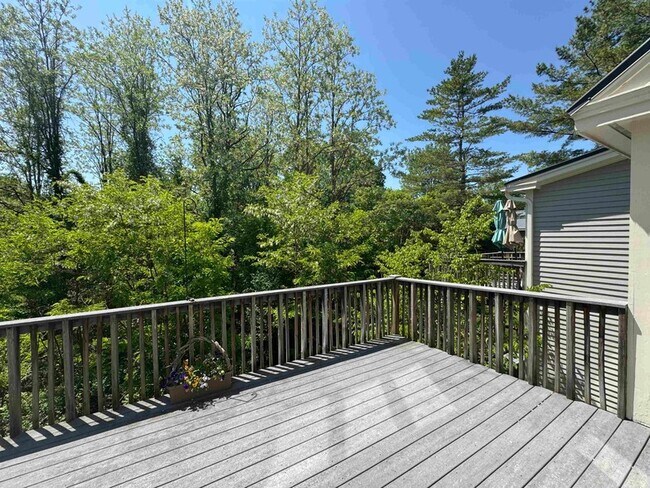 Building Photo - 524 Equinox on The Battenkill