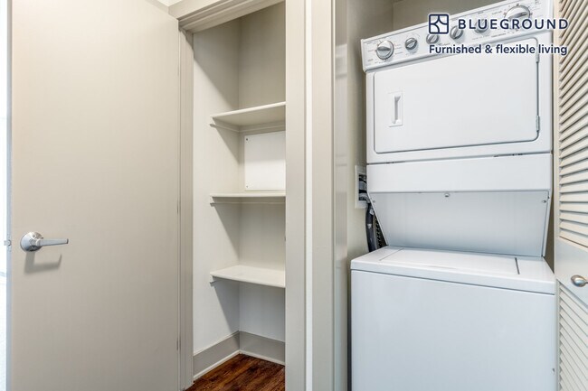 Building Photo - 13935 Tahiti Way