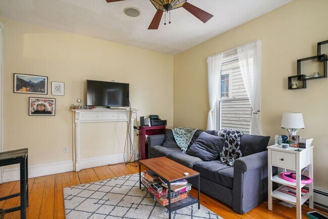 Building Photo - Great Mission Hill 4 bed