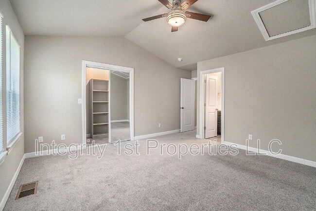 Building Photo - 6295 NE 44th St